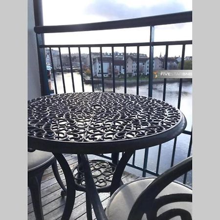 Waterfront Living In Leith With Free Parking! Appartement Edinburgh Buitenkant foto