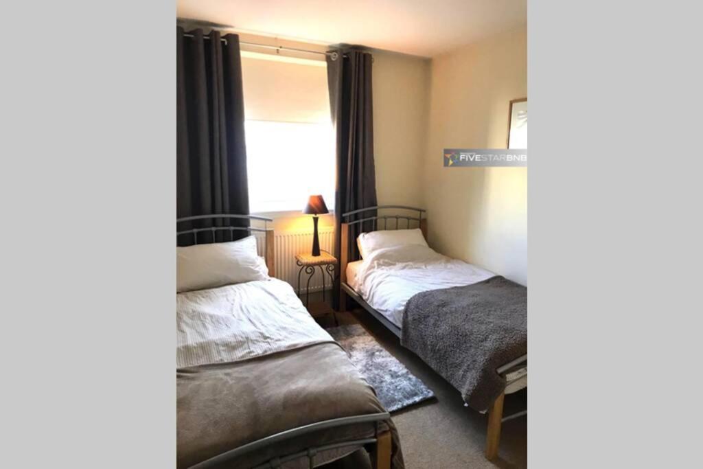 Waterfront Living In Leith With Free Parking! Appartement Edinburgh Buitenkant foto