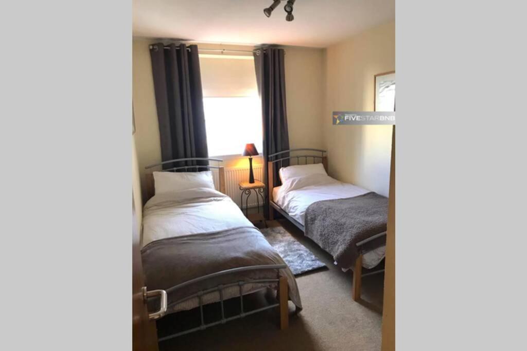 Waterfront Living In Leith With Free Parking! Appartement Edinburgh Buitenkant foto