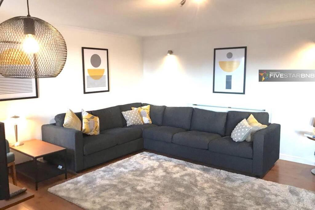 Waterfront Living In Leith With Free Parking! Appartement Edinburgh Buitenkant foto