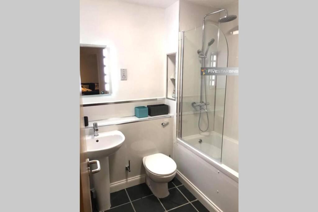 Waterfront Living In Leith With Free Parking! Appartement Edinburgh Buitenkant foto