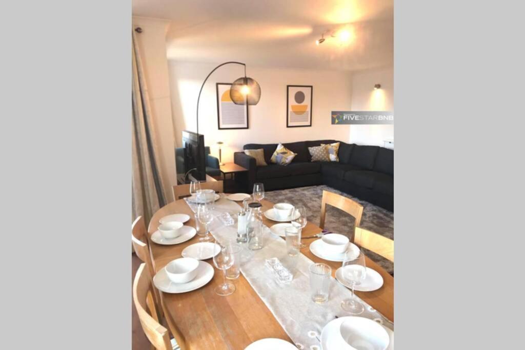 Waterfront Living In Leith With Free Parking! Appartement Edinburgh Buitenkant foto