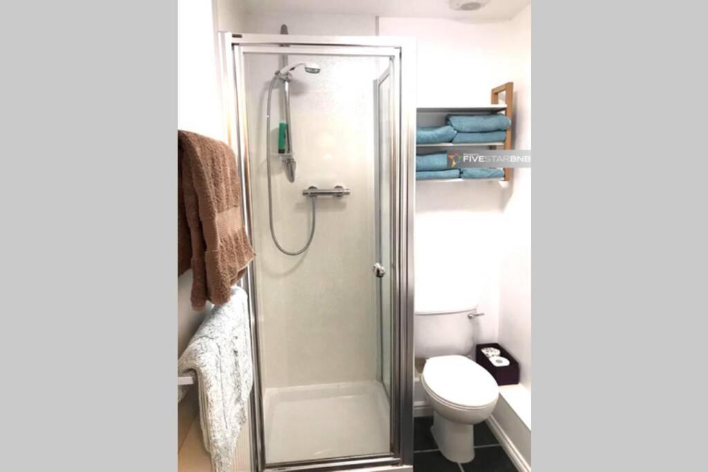 Waterfront Living In Leith With Free Parking! Appartement Edinburgh Buitenkant foto