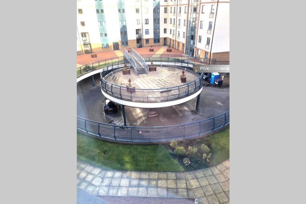 Waterfront Living In Leith With Free Parking! Appartement Edinburgh Buitenkant foto