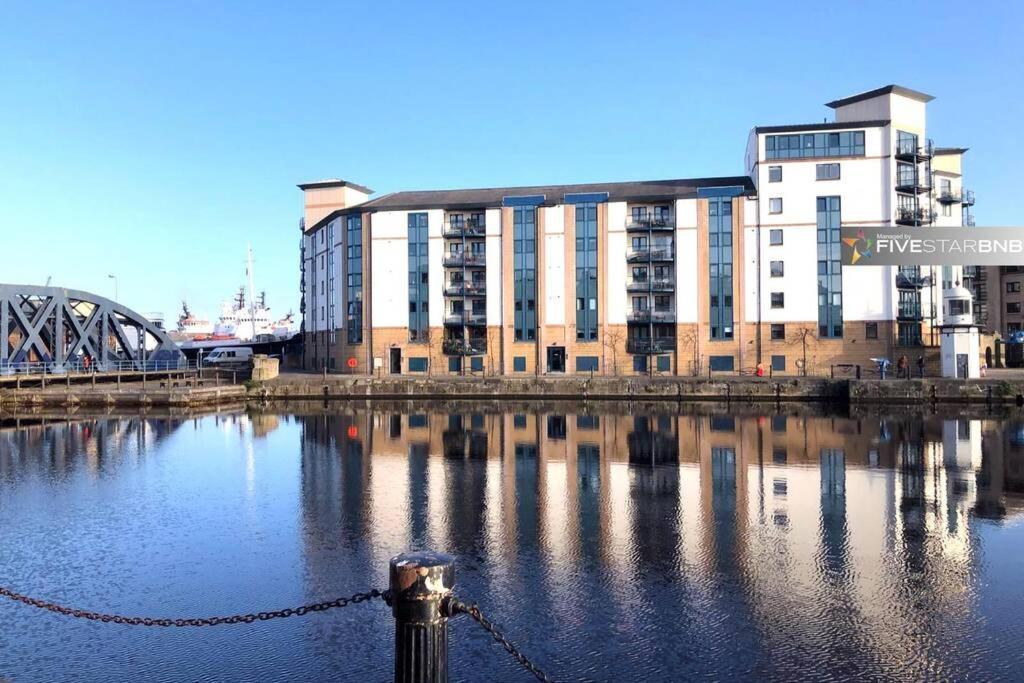 Waterfront Living In Leith With Free Parking! Appartement Edinburgh Buitenkant foto
