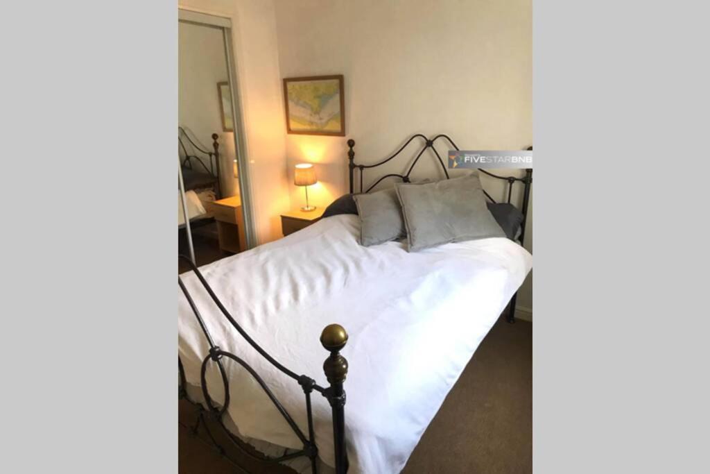 Waterfront Living In Leith With Free Parking! Appartement Edinburgh Buitenkant foto